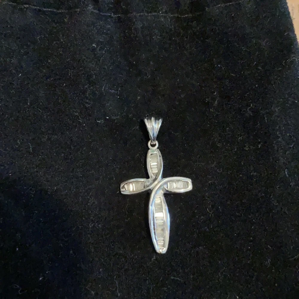 Authentic - 10K Cross Pendant. - Picture 2 of 5